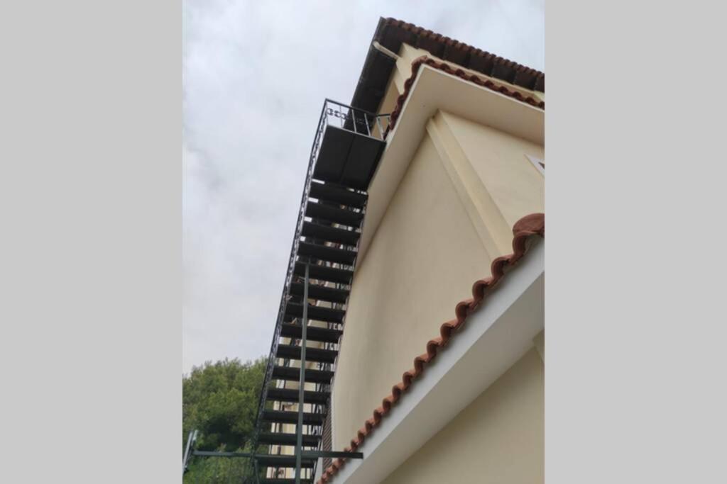Artemis Penthouse 10 Minute From National Airport Villa Esterno foto